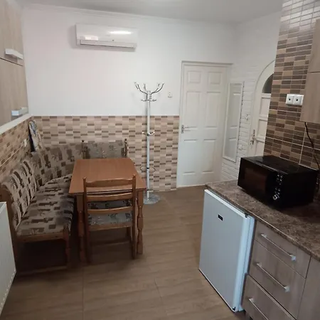 Euro Apartman Debreţin Exterior foto